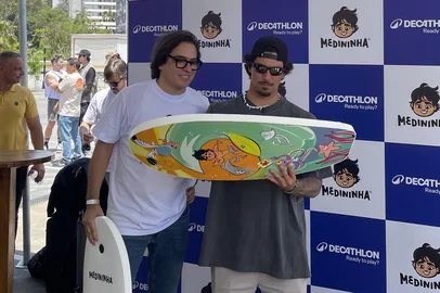 Everson Godinho, ilustrador do Medininha, personagem infantil do surfista Everson Godinho<!-- NICAID(16155404) -->