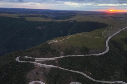 Trecho da BR-285 entre São José dos Ausentes e Timbé do Sul revela paisagens impressionantes. Foto de drone<!-- NICAID(16274072) -->