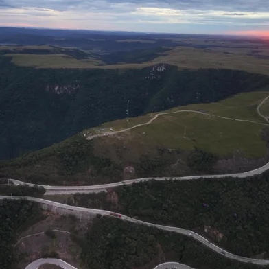 Trecho da BR-285 entre São José dos Ausentes e Timbé do Sul revela paisagens impressionantes. Foto de drone<!-- NICAID(16274072) -->