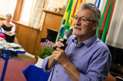 Avaliação médica indica prefeito Vanazzi com suspeita de dengue.<!-- NICAID(15444094) -->