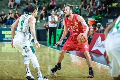 Caxias do Sul enfrenta o Bauru pelo NBB<!-- NICAID(14964290) -->