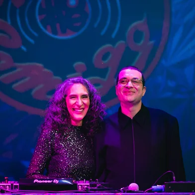 Baila Comigo, a festa idealizada pela radialista Katia Suman, que se tornou um sucesso em Porto Alegre e antecipou uma tendência de baladas que começam chega a Caxias pela primeira vez, no Memphis Juke Joint do Juvenil, no dia 12 de julho.Foto: DJs Katia Suman e Bruno Suman<!-- NICAID(16075058) -->