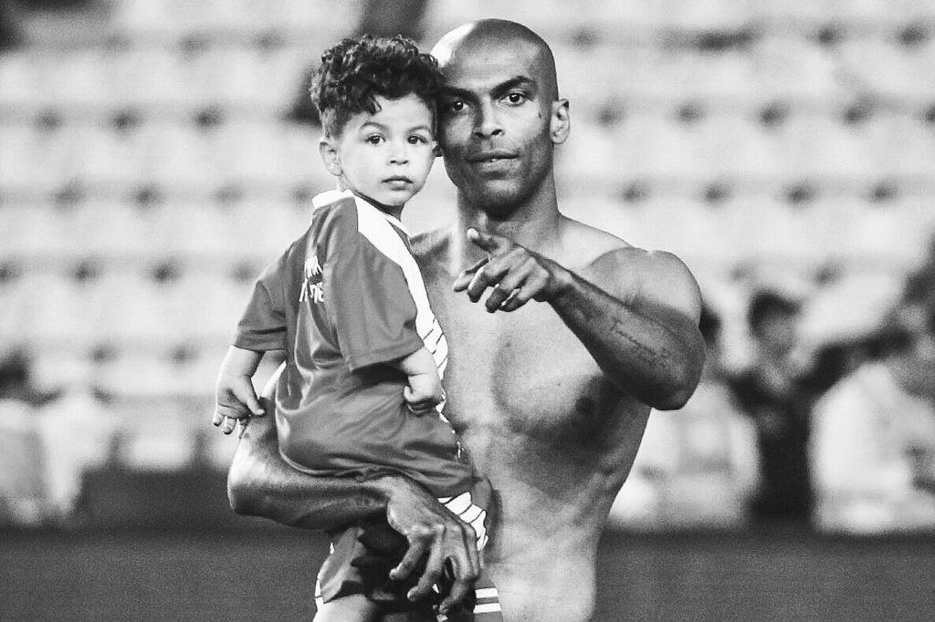 Filho de zagueiro ex-Grêmio morre aos 4 anos após acidente de carro