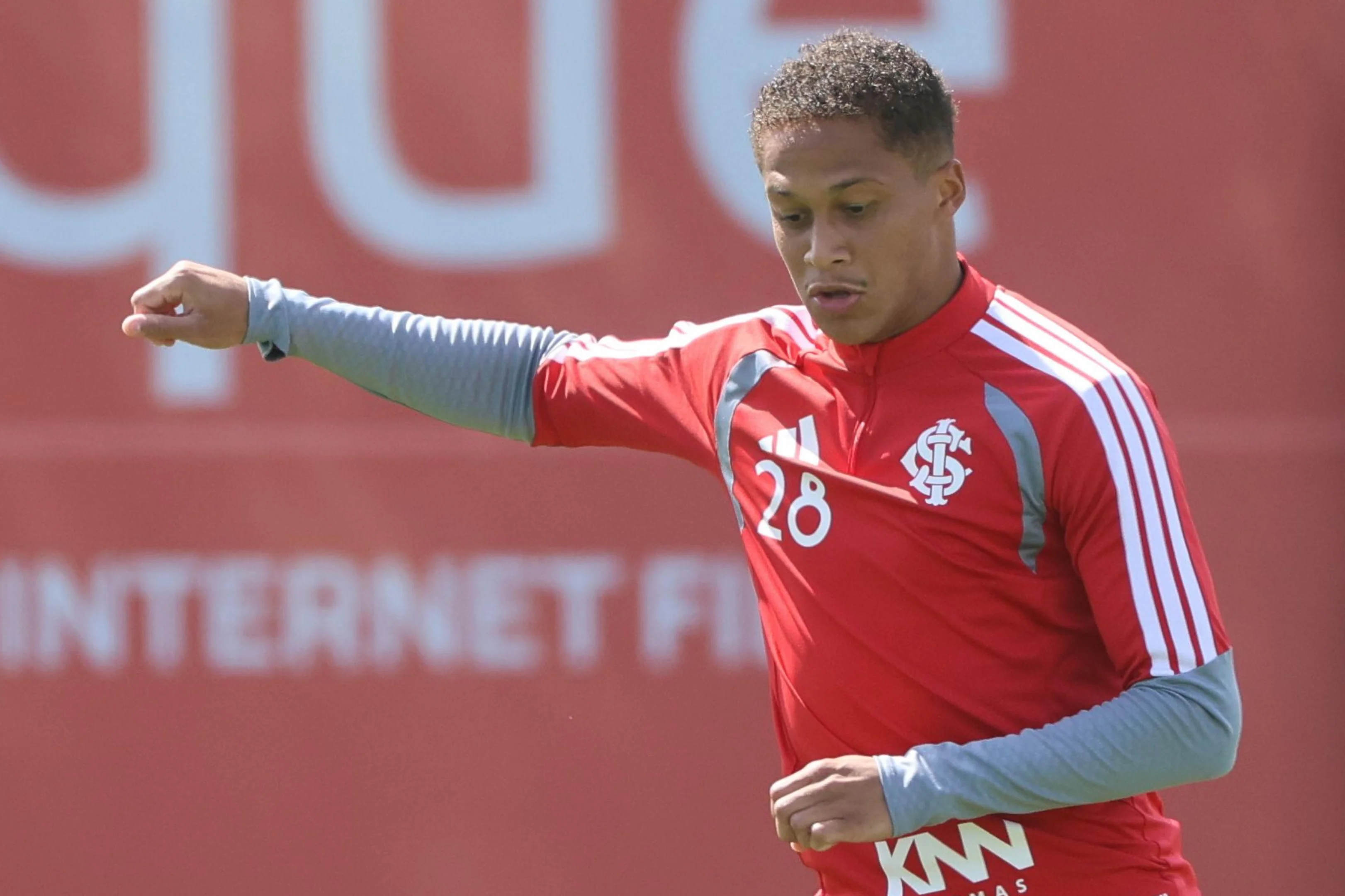 Fluminense and Internacional face off in round 33