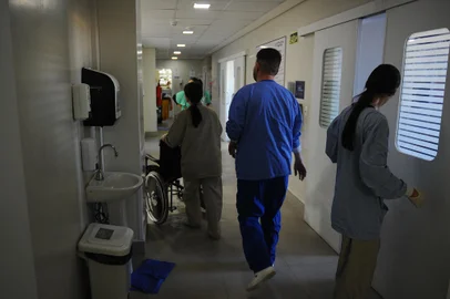 CAXIAS DO SUL, RS, BRASIL, 13/06/2023. A reportagem esteve na manhã de terça (13) na emergência do Hospital Geral, em Caxias, para mostrar os reflexos da superlotação no setor. (Bruno Todeschini/Agência RBS)Indexador: BTK<!-- NICAID(15454686) -->