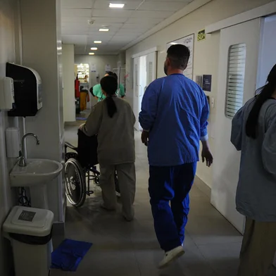 CAXIAS DO SUL, RS, BRASIL, 13/06/2023. A reportagem esteve na manhã de terça (13) na emergência do Hospital Geral, em Caxias, para mostrar os reflexos da superlotação no setor. (Bruno Todeschini/Agência RBS)Indexador: BTK<!-- NICAID(15454686) -->