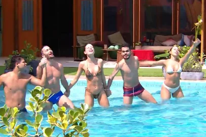 A temporada das duplas do Big Brother Brasil 25 chega ao fim nesta terça-feira (22). O grande vencedor, que deixará o reality com um prêmio de R$ 2.720.000, será anunciado em uma grande festa ao vivo na TV Globo, após a novela Vale Tudo.Diego Hypolito, Renata e Vitória Strada estão no 18º paredão do BBB 25. O mais votado será eliminado nesta quinta-feira (17), no programa previsto para começar às 22h25min. Além deles, Guilherme e João Pedro permanecem no programa.<!-- NICAID(16019516) -->