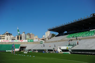 CAXIAS DO SUL, RS, BRASIL, 15/07/2023. Juventude x ABC, jogo válido pela 17º rodada da Série B do Campeonato Brasileiro, no Estádio Alfredo Jaconi. (Bruno Todeschini/Agência RBS)Indexador: BTK<!-- NICAID(15483644) -->