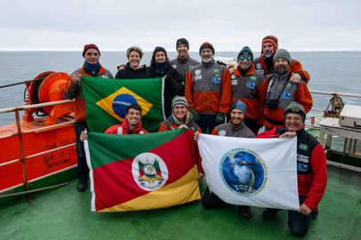 Gaúchos celebrando o ano-novo na Expedição à Antártica<!-- NICAID(15945454) -->