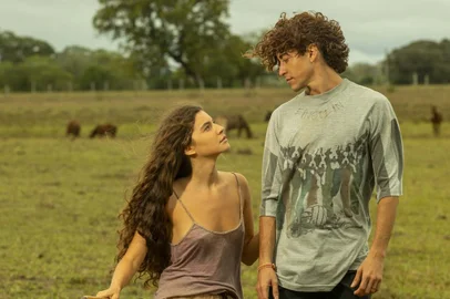 Juma (Alanis Guillen) e Jove (Jesuita Barbosa), pantanal<!-- NICAID(15165725) -->