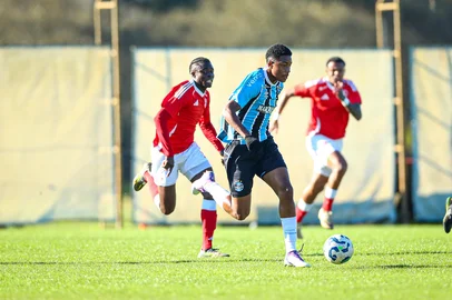 RS - ESPORTES/U20 : BRASILEIRÃO - Lance da partida Grêmio x Internacional, no CFT Presidente Hélio Dourado, em Eldorado do Sul, na data de 25/06/2025, válida pelo Brasileirão Sub-20. FOTO: ANGELO PIERETTI/GRÊMIO FBPA<!-- NICAID(16067274) -->