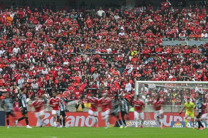 PORTO ALEGRE, RS, BRASIL, 20-07-2025: INTERNACIONAL x CEARÁ. Colorado recebe no Beira-Rio o Ceará, pela 15ª rodada do Campeonato Brasileiro. Fotos: Duda Fortes/Agencia RBS<!-- NICAID(16084141) -->