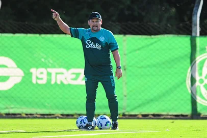 CAXIAS DO SUL, RS, BRASIL, 07/03/2025. Treino do Juventude no Centro de Formação de Atletas e Cidadãos (Cfac). A equipe disputa a série A do Campeonato Brasileiro. Na foto, técnico Fábio Matias. (Porthus Junior/Agência RBS)Indexador: BTK                             <!-- NICAID(15991028) -->