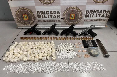 Homem é preso com armas e drogas no bairro Vila Jardim, em Porto Alegre<!-- NICAID(15819681) -->