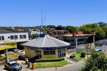 Novo posto da Polícia Rodoviária Federal está sendo construído ao lado do atual na BR-116, em São Leopoldo.<!-- NICAID(16151161) -->