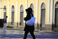 PORTO ALEGRE, RS, BRASIL, 18-05-2026: Clima. Semana inicia com chuva e temperaturas baixas em Porto Alegre. Foto: Ronaldo Bernardi/Agência RBS<!-- NICAID(16287242) -->