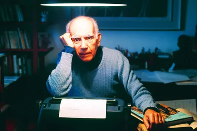 Muro da Mauá será estampado com imagens de Leonid Streliaev, considerado fotógrafo pessoal de Erico Verissimo<!-- NICAID(15572878) -->