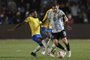 Argentina's Lionel Messi (C) drives the ball past Brazil's Fred (L) and Eder Militao during their South American qualification football match for the FIFA World Cup Qatar 2022 at the San Juan del Bicentenario stadium in San Juan, Argentina, on November 16, 2021. (Photo by Juan Mabromata / AFP)Editoria: SPOLocal: San JuanIndexador: JUAN MABROMATASecao: soccerFonte: AFPFotógrafo: STF<!-- NICAID(14942849) -->
