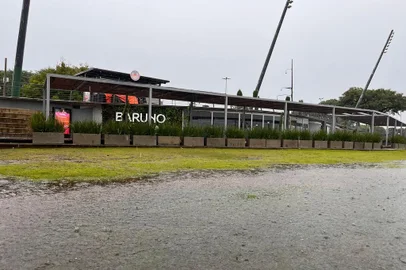 Com receio de elevação do nível do Guaíba, negócios na Orla optam por fechar<!-- NICAID(15750156) -->