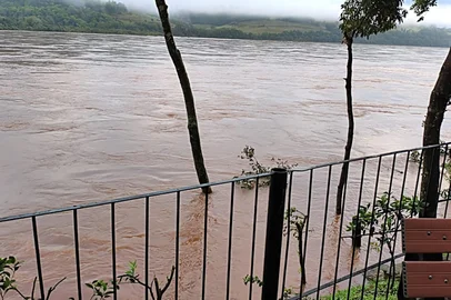 Rio Uruguai supera cota de inundação em Iraí, mas nível apresenta sinais de estabilização<!-- NICAID(16364605) -->