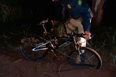 Um ciclista morreu atropelado na BR-386, na noite de quarta-feira (12), em Seberi, norte do Estado. O homem, de 46 anos,  foi atingido por uma van da Secretaria Municipal de Saúde de Taquaruçu do Sul.<!-- NICAID(15401339) -->