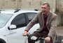 "Desafiado", Adiló rouba a cena com voltinha em bicicleta elétrica de vereador