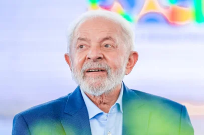 02.04.2024 - Presidente da RepÃºblica, Luiz InÃ¡cio Lula da Silva, durante a cerimÃ´nia de anÃºncio de inÃ­cio das obras de dragagem do Canal de SÃ£o LourenÃ§o, no Porto de NiterÃ³i. NiterÃ³i - RJ.â¨â¨Foto: Ricardo Stuckert / PR<!-- NICAID(15724937) -->