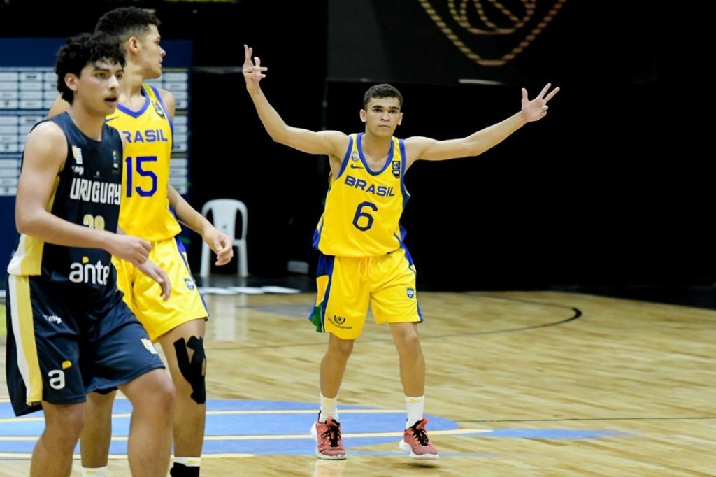 Brasil supera Argentina na estreia da Copa América Sub18 de basquete -  Surto Olímpico