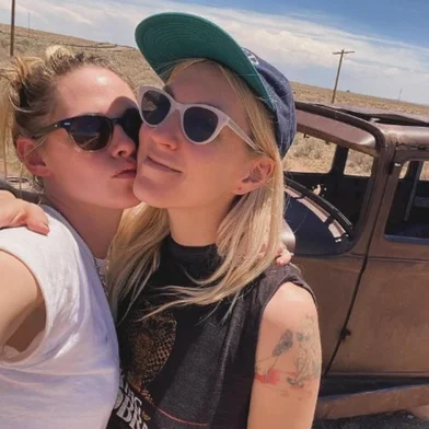 Kristen Stewart e a esposa.<!-- NICAID(16021795) -->
