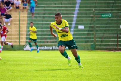 Erick Farias, atacante do Ypiranga, de Erechim<!-- NICAID(15030298) -->