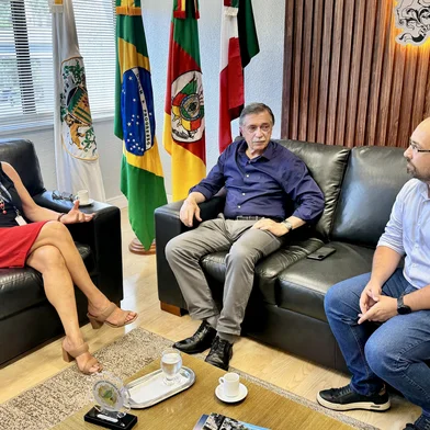Em cargo no governo do Estado, ex-vice-prefeita de Caxias Paula Ioris se reúne com Adiló<!-- NICAID(15988365) -->