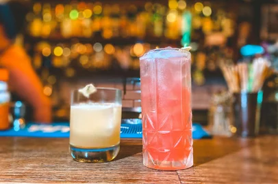 olivos 657, bar, drinks, cidade baixa, guioza, sanduiche, , lula, steak tartar, destemperados<!-- NICAID(15294931) -->