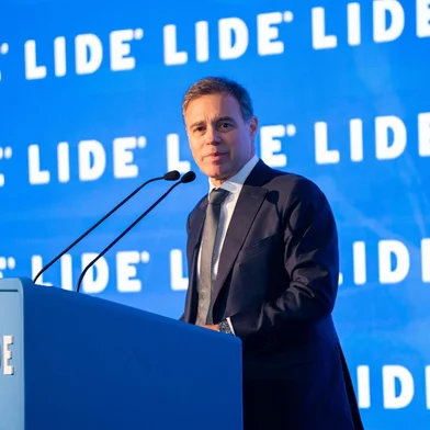 Para o ministro do STF André Mendonça, o Poder Judiciário é "sintoma e causa" do enfraquecimento da democracia. Magistrado participou do 24º Fórum Empresarial LIDE no Rio de Janeiro (22/8/2025)