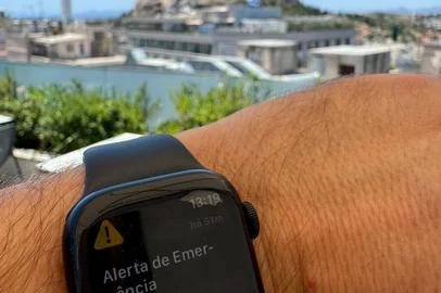 : Curiosamente, aterrissei em Atenas, na Grécia, nesta semana, e recebi um alerta de emergência<!-- NICAID(15802014) -->