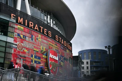 A photograph taken on April 23, 2025 shows the Emirates Stadium prior to the English Premier League football match between Arsenal and Crystal Palace at the Emirates Stadium in London. (Photo by Ben STANSALL / AFP) / RESTRICTED TO EDITORIAL USE. No use with unauthorized audio, video, data, fixture lists, club/league logos or 'live' services. Online in-match use limited to 120 images. An additional 40 images may be used in extra time. No video emulation. Social media in-match use limited to 120 images. An additional 40 images may be used in extra time. No use in betting publications, games or single club/league/player publications. / <!-- NICAID(16026494) -->