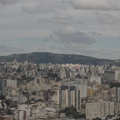 PORTO ALEGRE, RS, BRASIL - 2019.01.16 - Vista de cima da cidade de Porto Alegre, com bairros e prédios. Foto para ilustrar matérias sobre valores médios de IPTU da cidade. (Foto: ANDRÉ ÁVILA/ Agência RBS)Indexador: Andre Avila<!-- NICAID(13918546) -->