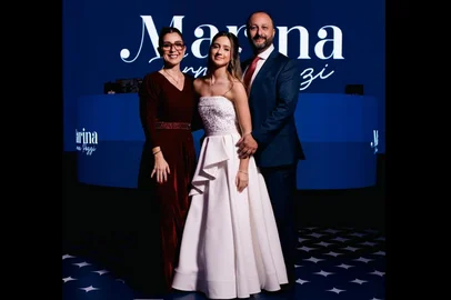 Marina e os pais, Caroline Torma e Roger Pozzi<!-- NICAID(16347118) -->