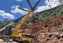 Guindaste avaliado em R$ 20 milhões retoma o içamento da ponte entre Farroupilha e Nova Roma do Sul