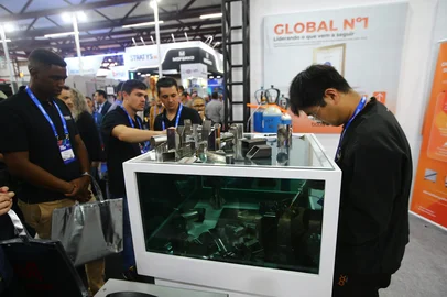 CAXIAS DO SUL, RS, BRASIL, 16/10/2025. 34ª Mercopar  - feira de Inovação Industrial da América Latina, que acontece no parque Bernardino Ramos (Pavilhões da Festa da Uva) - Bodor é a única empresa da China que está expondo na 34ª edição da Mercopar, em Caxias do Sul. (Porthus Junior/Agência RBS)<!-- NICAID(16147993) -->