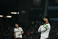 West Ham United's Brazilian midfielder #10 Lucas Paqueta (R) reacts during the English FA Cup third round football match between Aston Villa and West Ham United at Villa Park in Birmingham, central England on January 10, 2025. (Photo by Ben STANSALL / AFP) / RESTRICTED TO EDITORIAL USE. No use with unauthorized audio, video, data, fixture lists, club/league logos or 'live' services. Online in-match use limited to 120 images. An additional 40 images may be used in extra time. No video emulation. Social media in-match use limited to 120 images. An additional 40 images may be used in extra time. No use in betting publications, games or single club/league/player publications. / Editoria: SPOLocal: BirminghamIndexador: BEN STANSALLSecao: soccerFonte: AFPFotógrafo: STF<!-- NICAID(16001012) -->