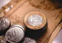 Juros altos ou baixos: o que muda nos seus investimentos?