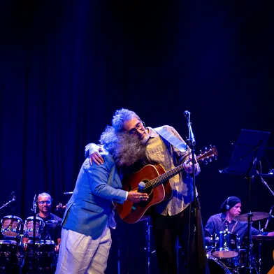 Chico César e Vitor Ramil em show na PUCRS.<!-- NICAID(16015867) -->