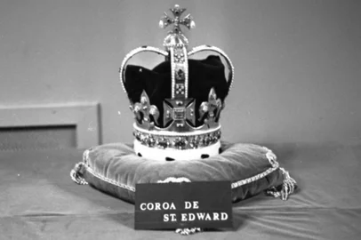 Réplicas das joias da Coroa britânica expostas na Assembleia Legislativa do Estado, em maio de 1968.-#ENVELOPE: 50166<!-- NICAID(15206033) -->