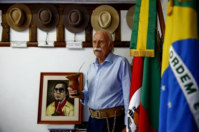 PORTO ALEGRE, RS, BRASIL,12-03-2014- 50 ANOS DO GOLPE MILITAR DE 1964.Apoio civil ao golpe.Rodí Pedro Borghetti, presidente do Instituto Gaúcho de tradição e Folclore, fala sobre o período militar.<!-- NICAID(10309926) -->
