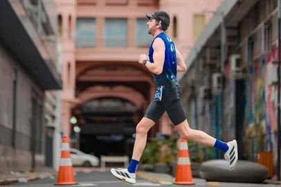 Marco Matos / Arquivo pessoal Coluna Marco Matos: Eu terminei meu calendário de provas-alvo deste ano no último domingo (11). Completei a Meia Maratona do Mercado Público no meu melhor tempo. Nós, corredores, chamamos isso de RP, recorde pessoal. Cruzei a linha de chegada em 1h27min58s.<!-- NICAID(16388069) -->