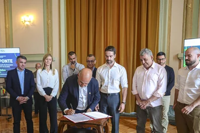 Prefeito Sebastião Melo participa ao lado do governador Eduardo Leite do lançamento do programa que deve viabilizar a retomada das obras da ponte do Guaíba<!-- NICAID(16138174) -->
