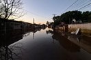 Um mês depois do início da enchente, centenas fora de casa em Alvorada<!-- NICAID(15779105) -->