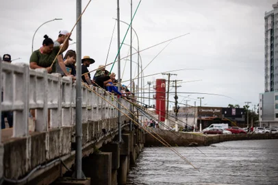TRAMANDAÍ, RS, BRASIL, 26.12.2023: Polêmica: é rio ou lagoa Tramandaí? Assim como o Guaiba, especialistas afirmam que há uma questão com o rio Tramandaí, pois seria lagoa no ponto onde faz o encontro com o mar. Foto: Camila Hermes/Agencia RBS<!-- NICAID(15634788) -->