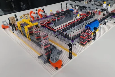 Maquete da Bricks Logix para a Coca-Cola<!-- NICAID(15998846) -->
