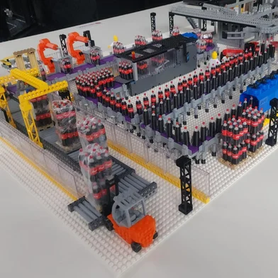 Maquete da Bricks Logix para a Coca-Cola<!-- NICAID(15998846) -->